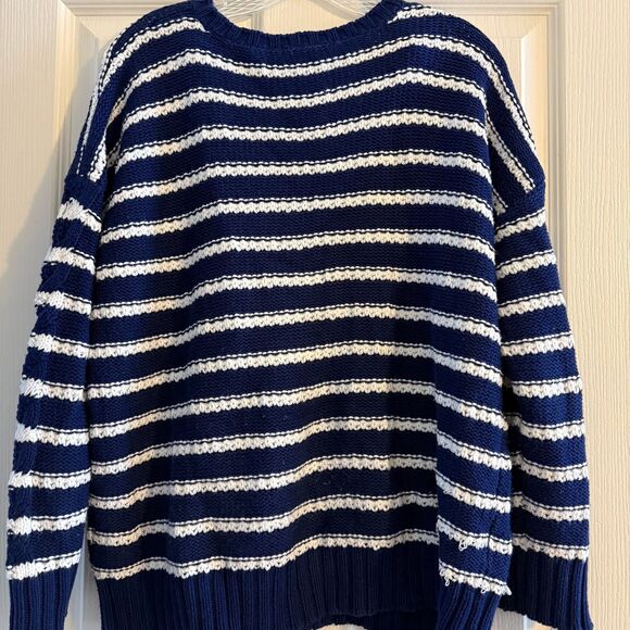 Blue Sweater - Picture 8 of 10